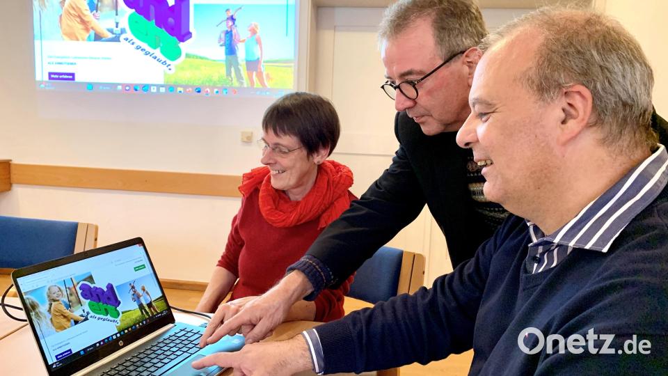 Susanne Götte (von links), Klaus Weber und Dekan Thomas Guba werben mit einem in Bayerns evangelischer Landeskirche neuen Konzept um Arbeitskräfte im Dekanat Weiden, das von Waldsassen im Norden bis Wernberg-Köblitz im Süden und von Kirchenthumbach und Vilseck im Westen bis zur Grenze im Osten reicht. Bild: Gabi Schönberger