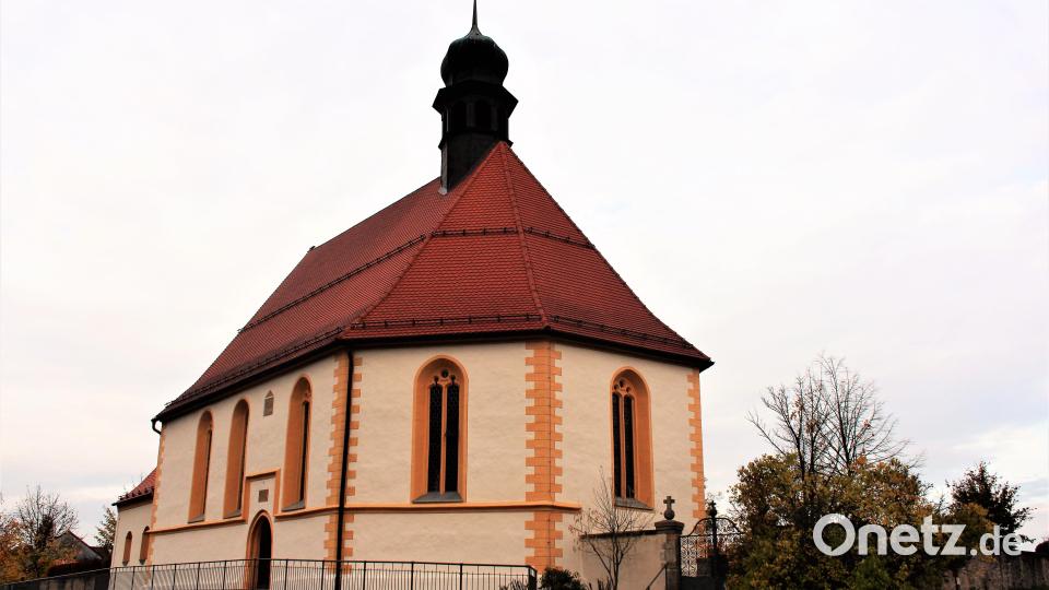 Strahlt in neuem Glanz: Die Kemnather Friedhofskirche Bild: stg