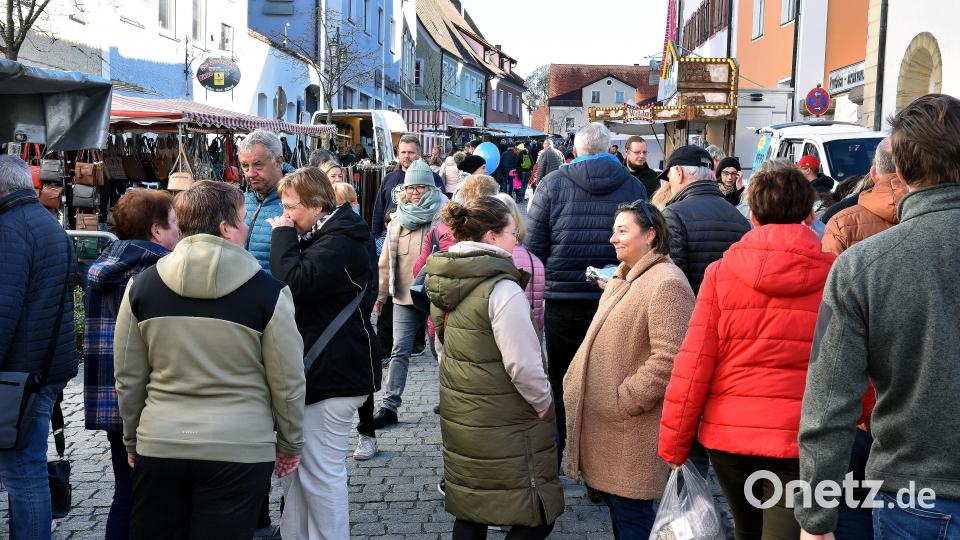 Der Martinimarkt in Sulzbach-Rosenberg lockte die Besucher in Scharen an. Bild: Stephan Huber