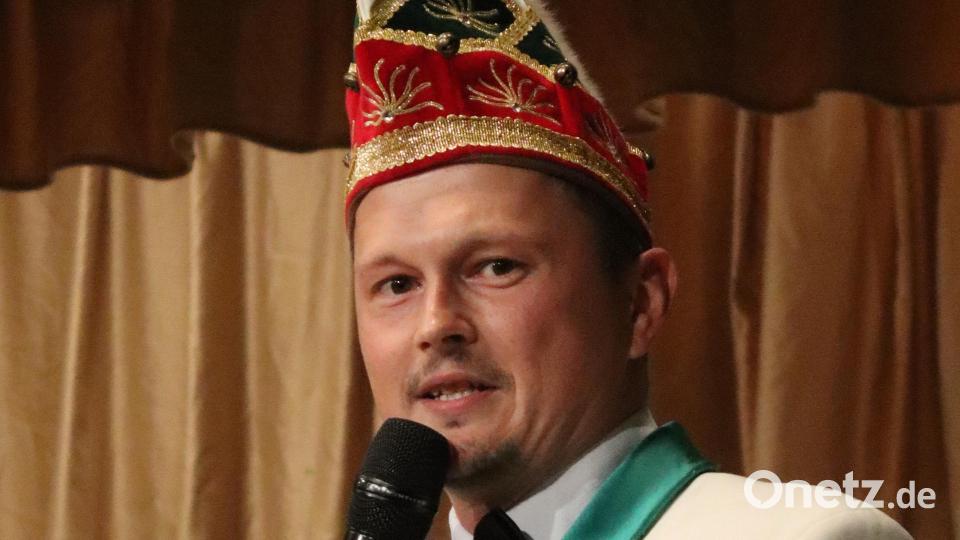 Sitzungspräsident Patrick Schmid führte mit manch spitzen Bemerkungen kurzweilig durch den Abend. Bild: mfh