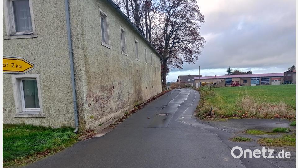 Die Engstelle in der Ortsmitte von Wolfersreuth sei eine Gefahrenquelle, hieß es bei der Ortsteilversammlung. Bild: fpoz