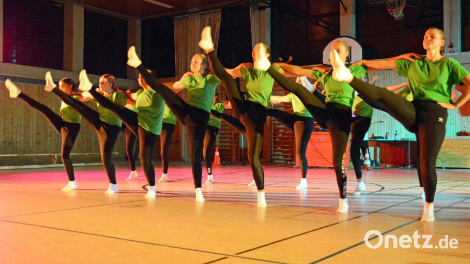 Der Juniorenmarschtanz: Die Choreografie überzeugte. Bild: Michael Welnhofer/exb