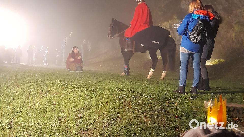Das Kinderhaus St. Pankratius in Parkstein feiert mit den Kindern den Martinstag. Bild: Stefanie Peschla/exb