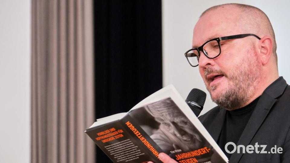 Sophie Scholl wird in Tim Pröses Porträt lebendig. Der Spiegel-Bestseller-Autor bewegt die Decker-Schülerinnen. Bild: Peter Ringeisen/exb