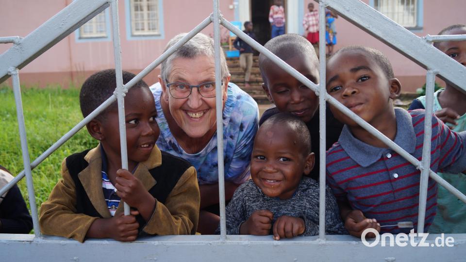 Hildegard Witt betreut in der Missionsstation in Litembo auch einen Kindergarten mit 60 Kindern. Bild: Burkhard Pechtl/exb