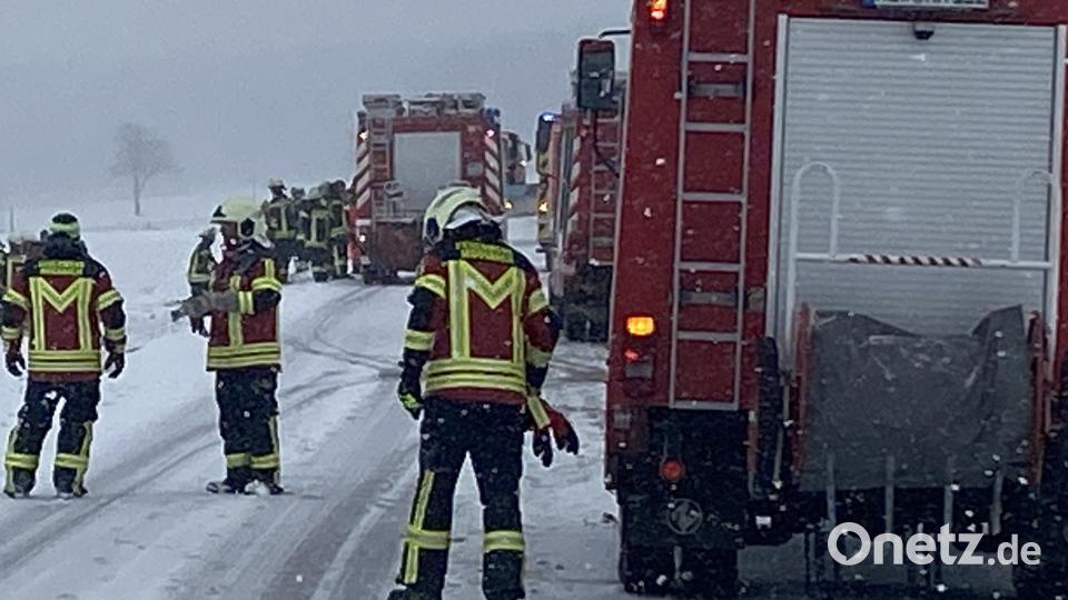 Für eine 21-jährige Autofahrerin aus Eslarn ist die schneebedeckte Fahrbahn am Samstag zum Verhängnis geworden. Bild: dob