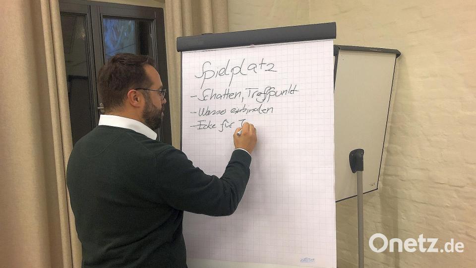 Die vorgetragenen Ideen wurde gesammelt und von Bürgermeister Matthias Grundler protokolliert. Bild: wro