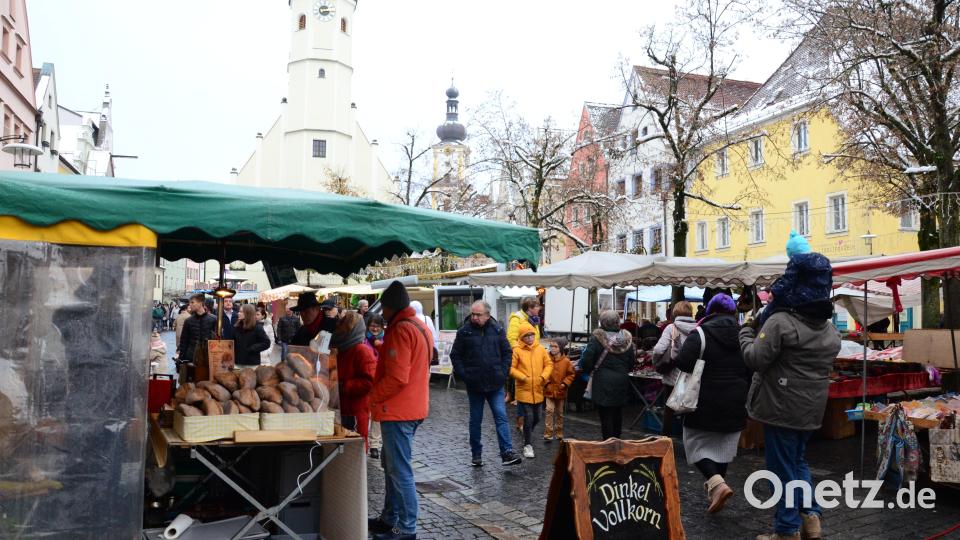 Am Kathreinsonntag, dem ersten seit 2019, in der Weidener Fußgängerzone. Bild: Kunz