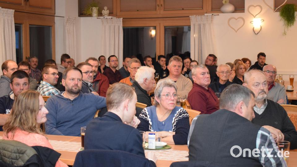 Die Bürgerversammlung genießt in Trausnitz hohen Stellenwert. Dicht drängten sich die Zuhörer im "Das Landhaus" Pröls. Bild: bnr