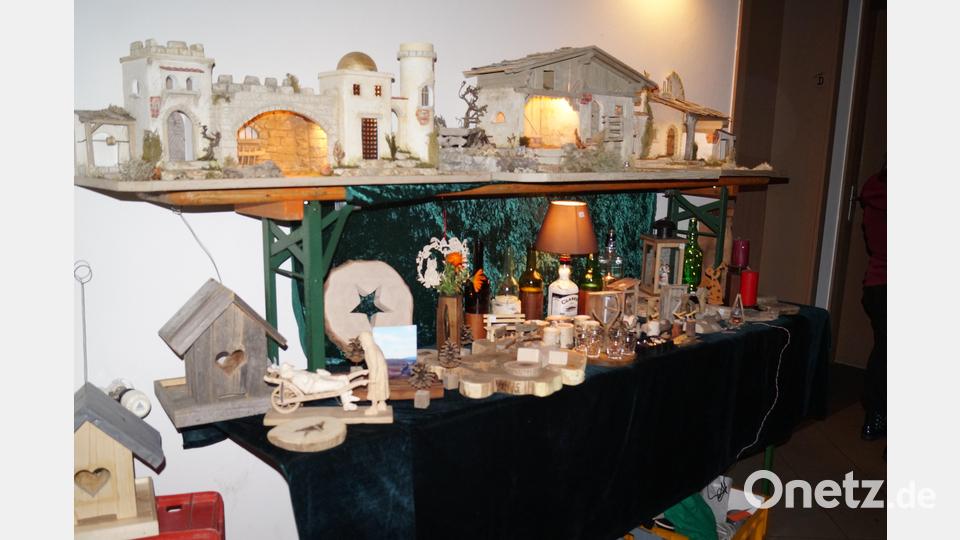 Die wohl schönsten Weihnachtsgrippen bastelt der Weiherner Holzschnitzer Georg Schmittner. Bild: slh