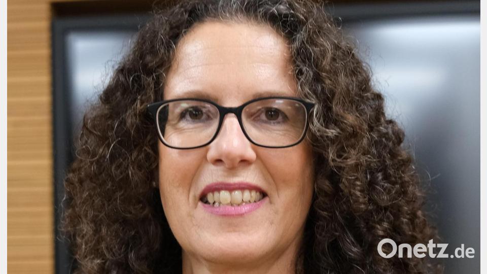 &quot;Das Buch stellt keine wissenschaftlichen Ansprüche, sondern will den Landkreis in all seinen Facetten zeigen&quot; (Autorin Manuela Krämer bei der Vorstellung des neuen Landkreisbuches. ) Bild: Hirsch