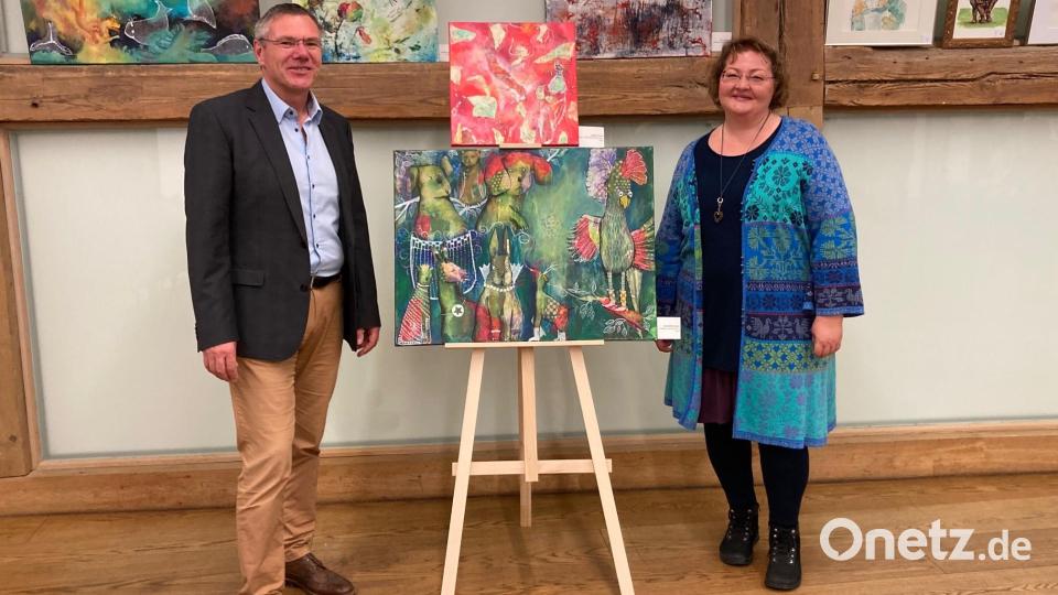 Die Werke von Künstlerin Eva Stetter gibt es jetzt im Vulkanerlebnis in Parkstein zu sehen. Bild: Regina Kiermaier/exb