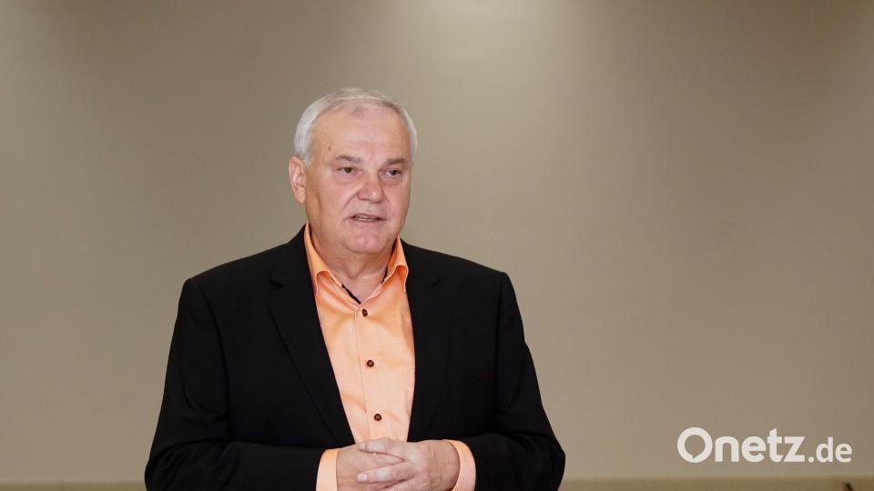 Bürgermeister Günter Kopp bei seinen Ausführungen. Bild: bkr