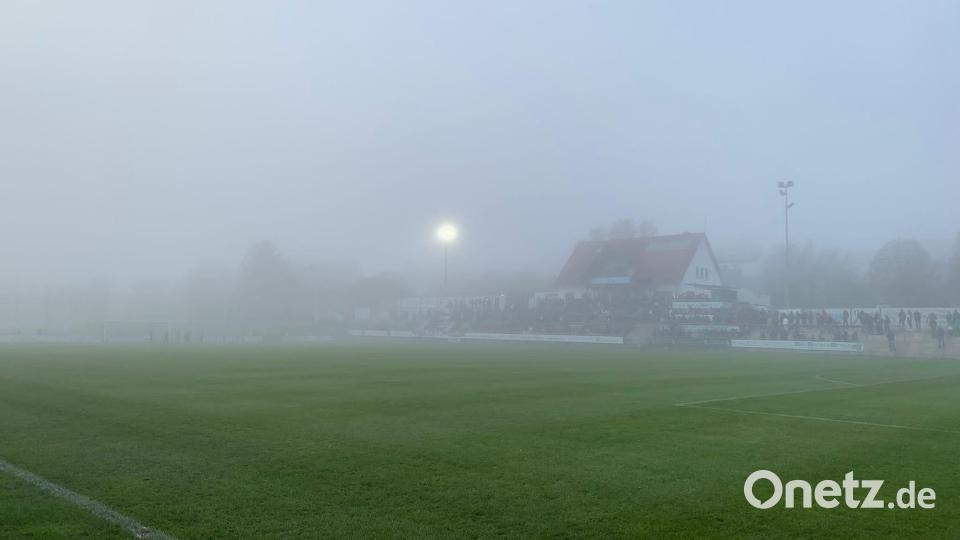 Der Fußballplatz in Gebenbach kurz vor dem Anpfiff um 16 Uhr. Bild: Hubert Ziegler