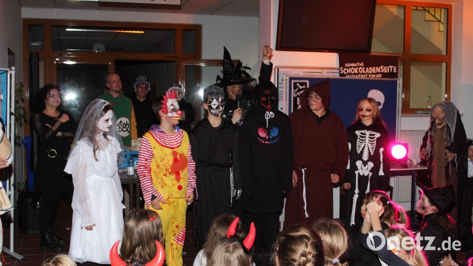 Viele Sechstklässler kamen in phantasievollen Masken. Bild: jzk