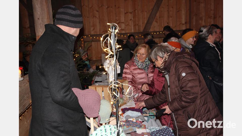 On gehäkelt oder gestrickt, diese Handarbeitsartikel waren der Renner. Bild: kro