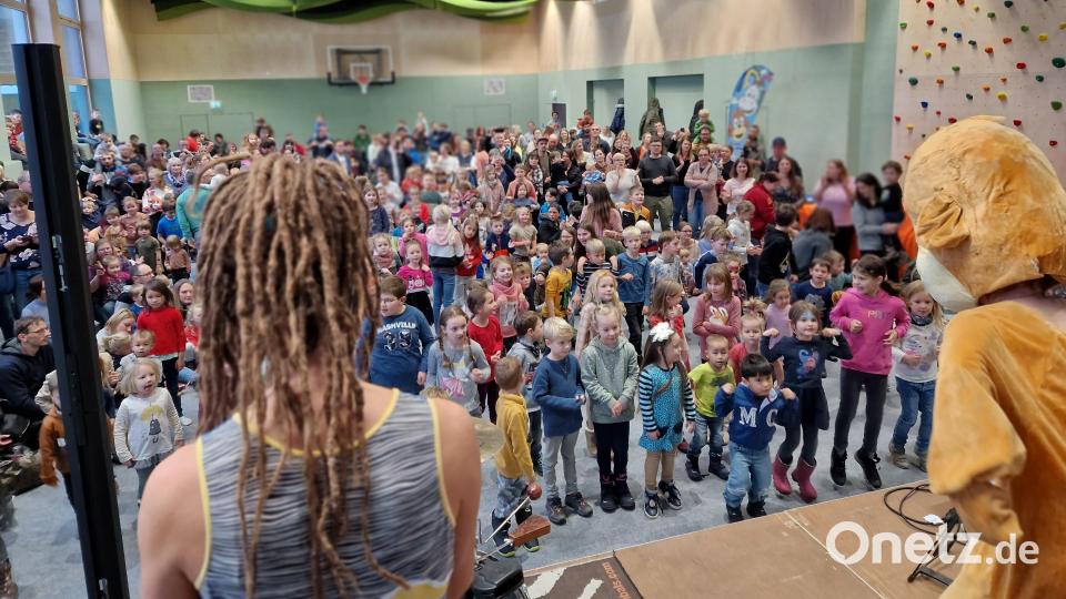 Voller Saal bei Rodscha von Kambodscha und Tom Palme. Bild: eib