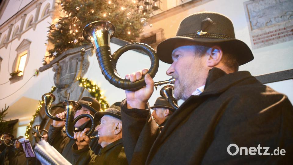 Die Jagdhornbläser spielen zur Eröffnung auf. Bild: Gabi Schönberger