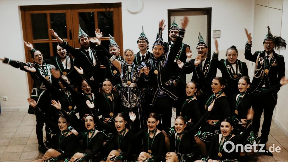 Mit viel Helau und guter Laune begrüßte die Prinzengarde des TSV Reuth bei Erbendorf im Mehrzweckgebäude Premenreuth die diesjährige Faschingssaison. Bild: Dagmar Selch/exb