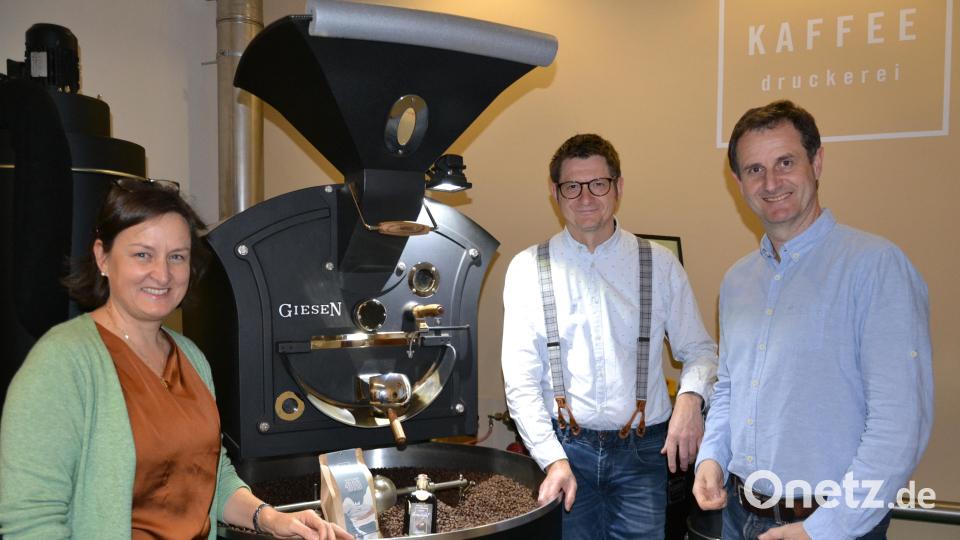 Bio-Espresso aus der Rösterei von Christine und Wolfgang Kohl (rechts) in Tirschenreuth verwendet Mathias Gerstner für seinen Espresso-Likör, der in der Rhön gefertigt wird. Bild: pz