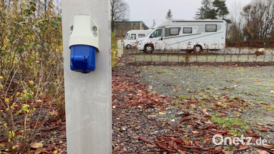Die Stadt Vohenstrauß schaltet von 1. November bis 31. März den Strom am Wohnmobil-Stellplatz an der Stadthalle ab. Bild: ck
