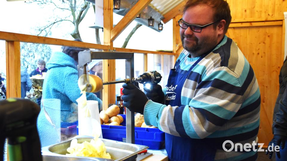 Traditioneller Adventschmaus: Kartoffellocken, gedreht mit der Bohrmaschine. Bild: ubb