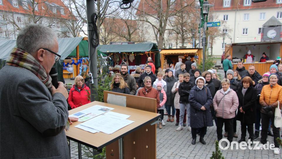 Bürgermeister Toni Dutz bei der Eröffnung des 34. Wiesauer Adventsmarktes. Bild: kro