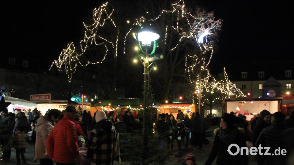 Tolles Lichtermeer beim 34. Adventsmarkt in Wiesau. Bild: kro