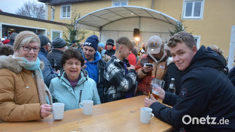 Die Gäste genossen die Stimmung am Weihnachtsmarkt. Bild: jr