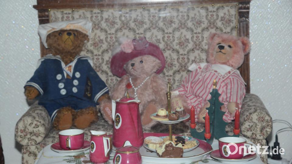 Die "Familie Bär" lässt sichs beim Kaffeetrinken gut gehen. Bild: bey