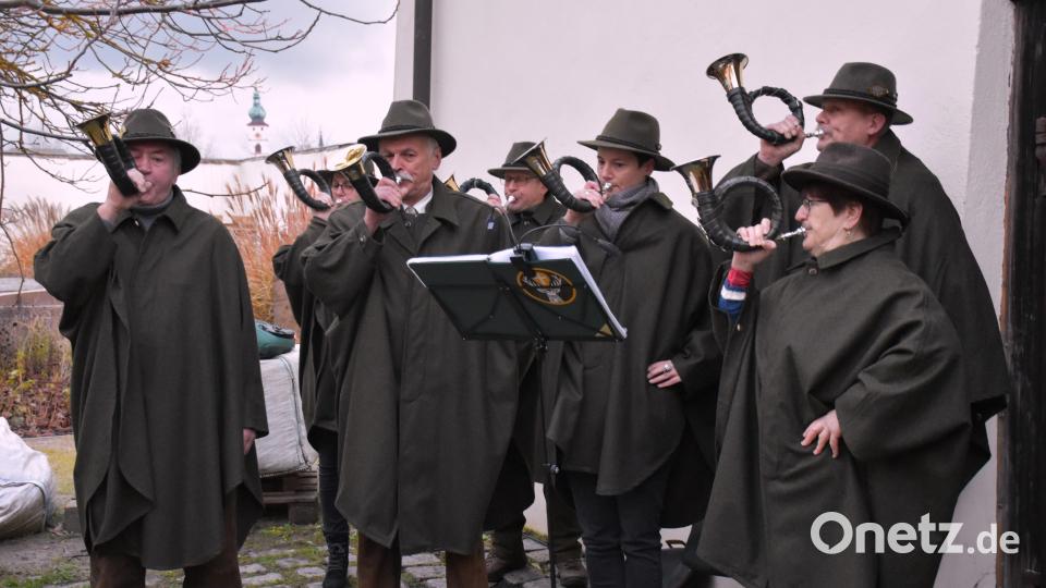Die Jagdhornbläser umrahmten die offizielle Eröffnung. Bild: ubb