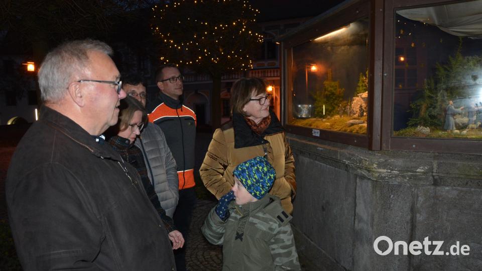Die Krippen auf dem Diepold-Brunnen waren einst von Bürgermeister Hans Schraml angeregt worden. Bild: jr