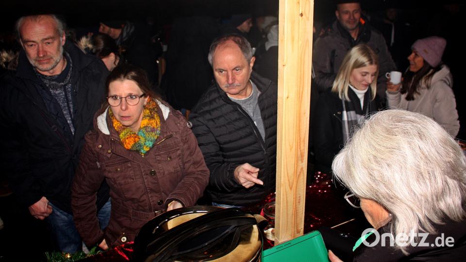 Die Besucher drängen sich an den Ständen. Bild: R. Kreuzer