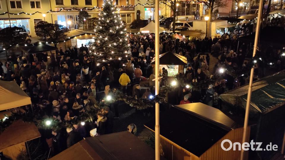 Abends bot der Platz eine stimmungsvolle Atmosphäre. Bild: dob