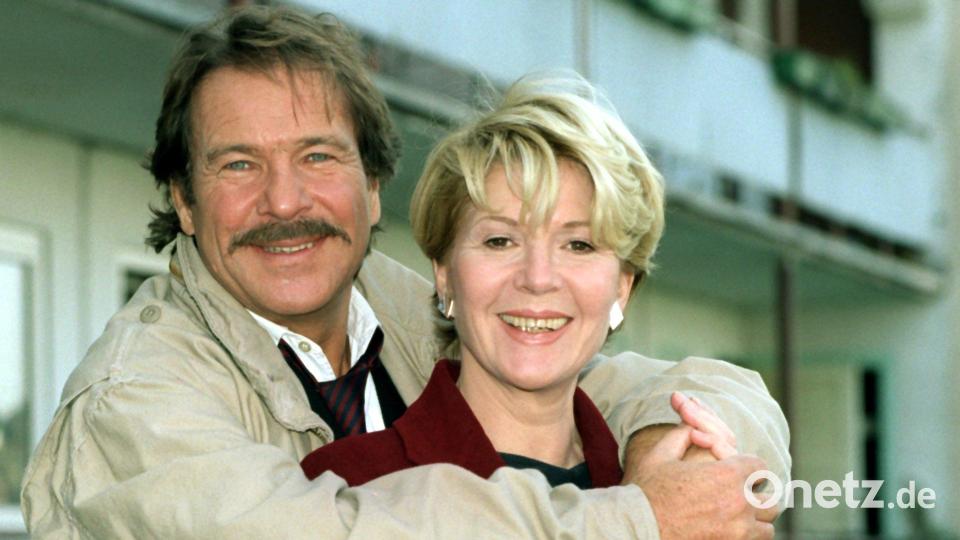 Schauspieler Götz George und Christiane Hörbiger stehen für Dreharbeiten zum Schimanski-Film "Schimanski muss leiden" vor der Kamera. Bild: Horst Ossinger