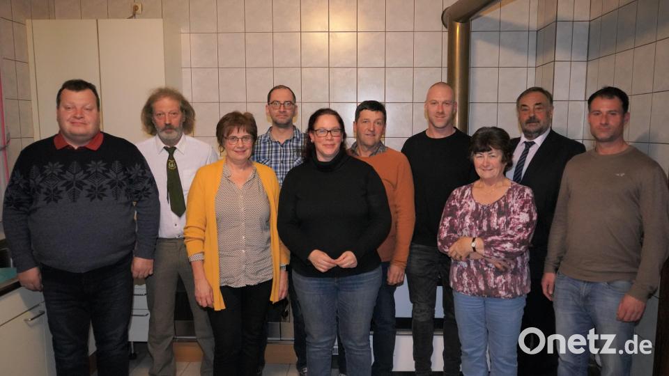 Die neue Führungsriege der Tell-Schützen Spielberg mit Schützenmeister Johann Leipold (Zweiter von links) und dessen Stellvertreter Karl Greiner (Sechster von links). Bild: fvo
