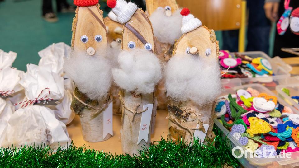 Weihnachtsmarkt an der Lobkowitz-Realschule in Neustadt. Bild: Tobias Neubert/exb