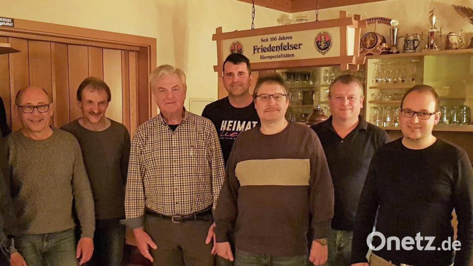 Die neue Vorstandschaft der RV Pleystein: (von links) Andreas Meier, Konrad Träger, Josef Zehent, Martin Binder, Vorsitzender Wolfgang Bock, Peter Sollfrank und Josef Lurtsch. Bild: fvo