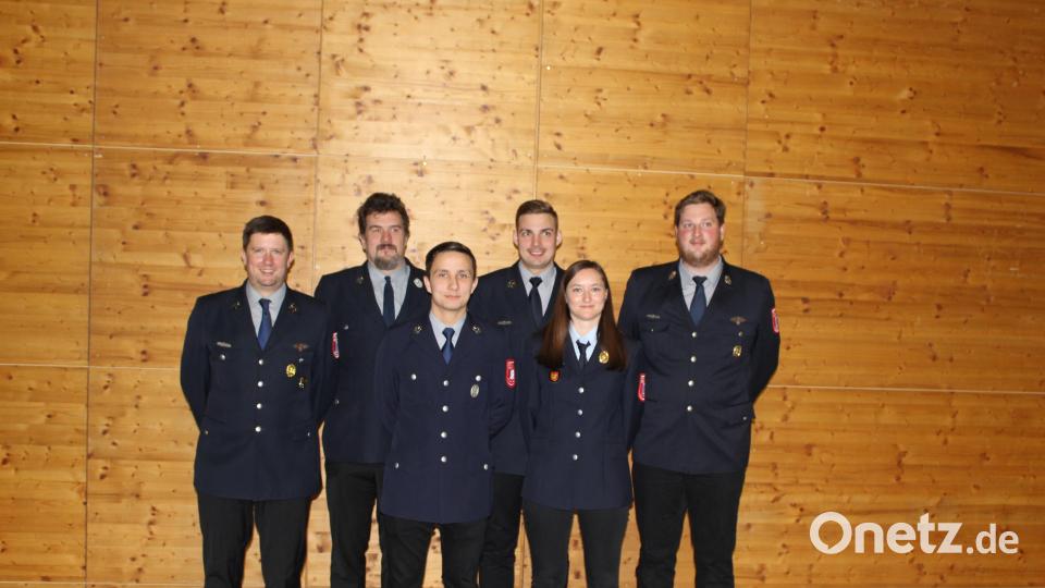 Die neue Führungsmannschaft der Feuerwehr Schwend (von links): 2. Kommandant Björn Schötz; stellvertretender Vorsitzender Alexander Schötz, Kassier Jürgen Schötz, Vorsitzender Dominik Feigl, Schriftführerin Cornelia Wedel und Kommandant Michael Melzer. Bild: sis