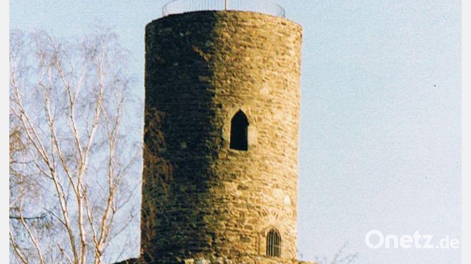Der Butterfassturm rückt in den Fokus der Stadt Windischeschenbach. Es lösen sich Steine und Birken wachsen aus dem Bauwerk. Eine Sanierung ist wohl unumgänglich. Archivbild: exb