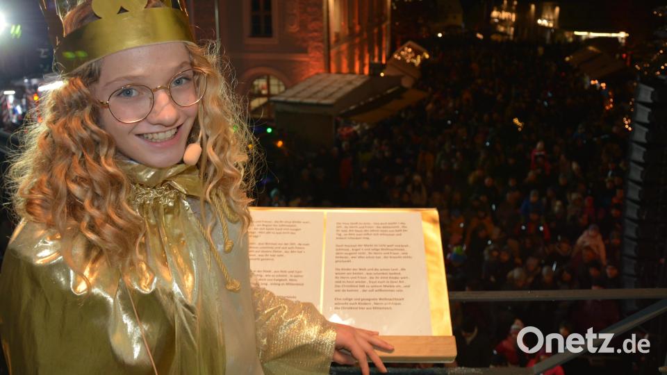 Christkind Anna-Lena Grillmeier wünschte beim Prolog eine ruhige und gesegnete Weihnachtszeit. Bild: jr