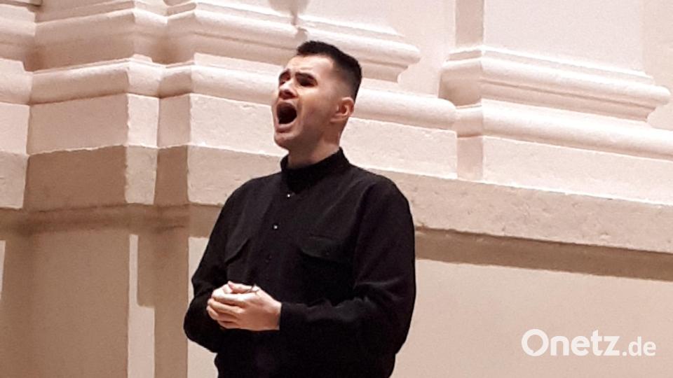 Als Leiter des Chores sprang kurzfristig Ilya Manchuk ein, der während des Konzerts mehrmals auch als Solist mitwirkte. Bild: pz