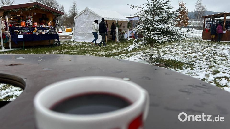 Bei den kalten Temperaturen schmeckte der warme Glühwein besonders gut. Bild: vsr