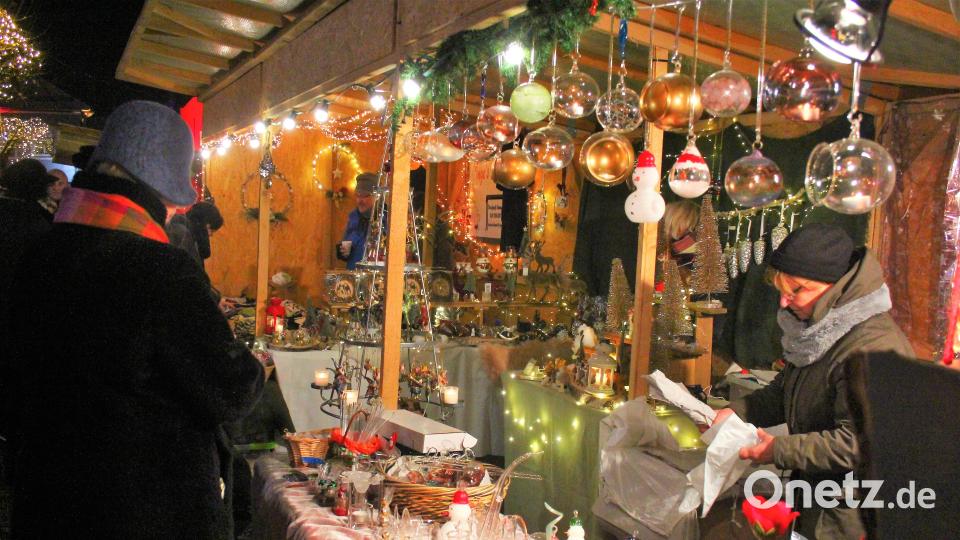 Viele Stände lockten zum vorweihnachtlichen Einkauf ein. Bild: stg