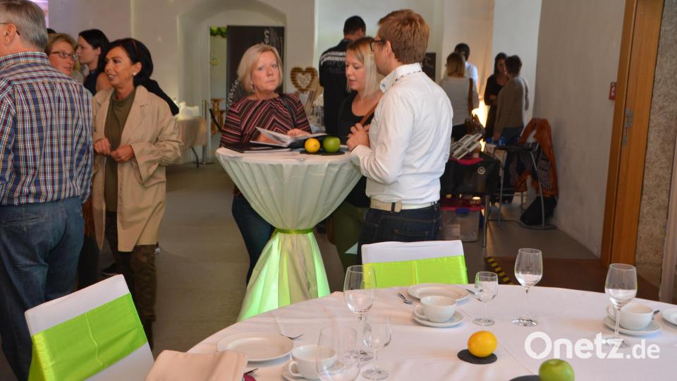 Wer im Schloss Friedrichsburg feiert, braucht die richtige Ausstattung. Bild: dob