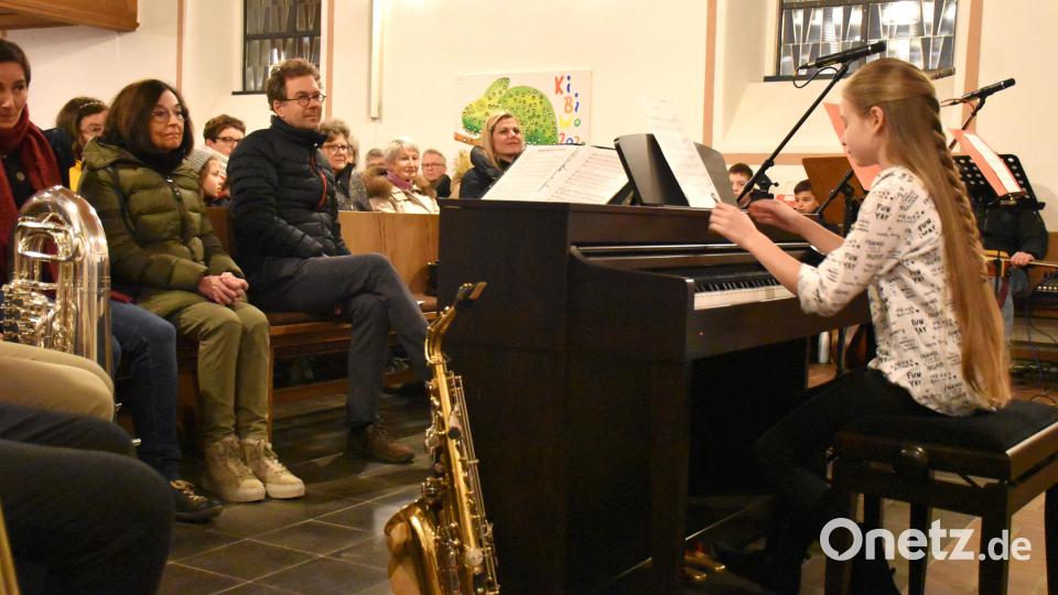 Amelie Wernick bot am Klavier „In dulci jubilo“. Bild: ubb
