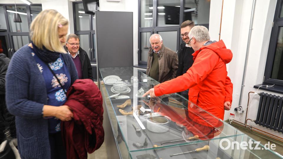 Ein Bild von den Ausstellungen machten sich die Erbendorfer Stadträte. Bild: njn