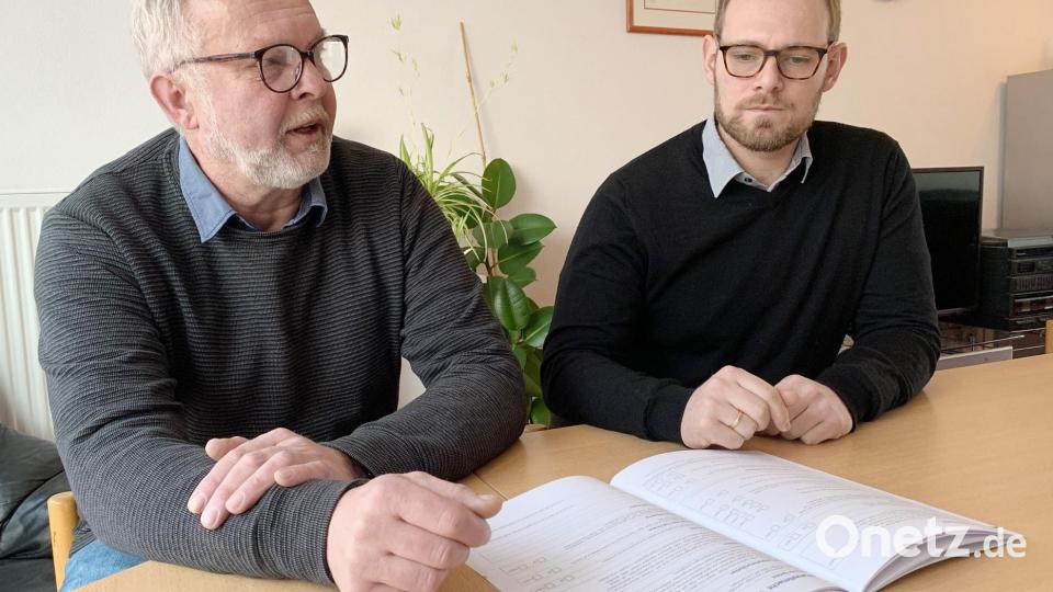Marc-Thomas Sturm (links) und Johannes Maier (rechts) vom kümmern Betreuungsverein Landkreis Neustadt. Bild: Gabi Schönberger