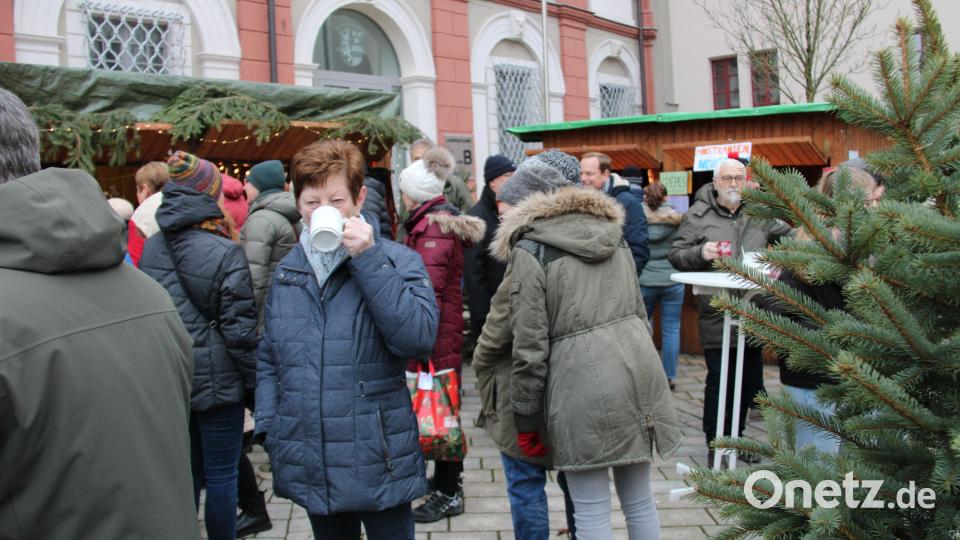 Glühwein, heiße Schokolade, Crêpes und Bratwürste gehörten zum kulinarischen Angebot. Bild: prh