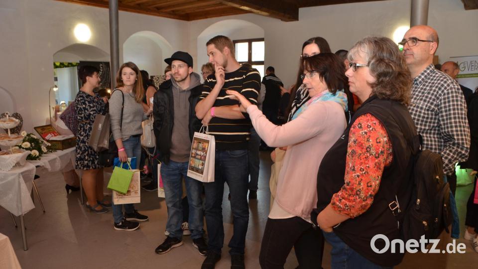 Wer seine Hochzeit digital in Erinnerung behalten will, wurde bei der Hochzeitsmesse bei Thomas Härtl ebenfalls fündig. Bild: dob